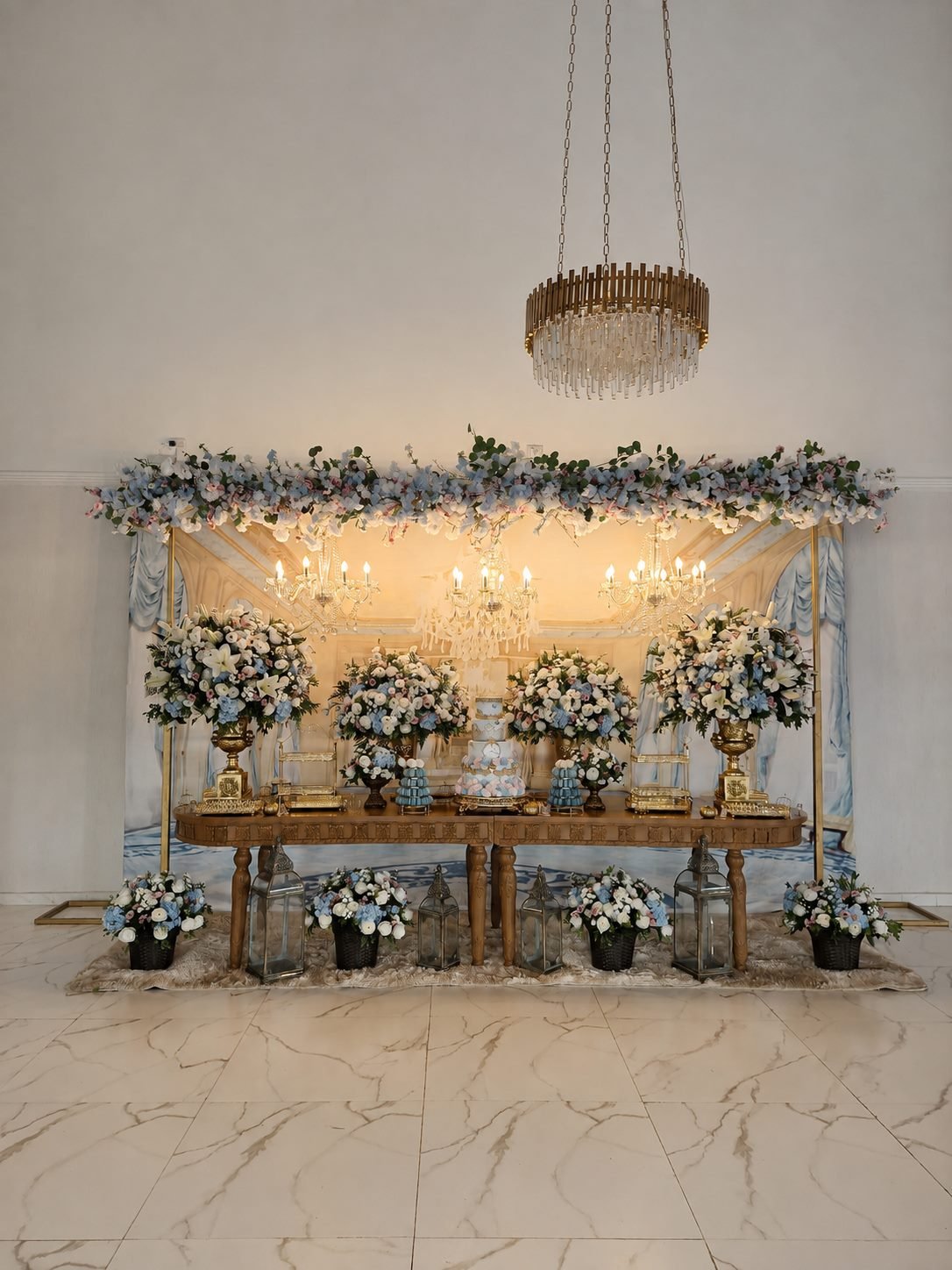 Mesa de doces decorada com flores brancas e lustre suspenso
